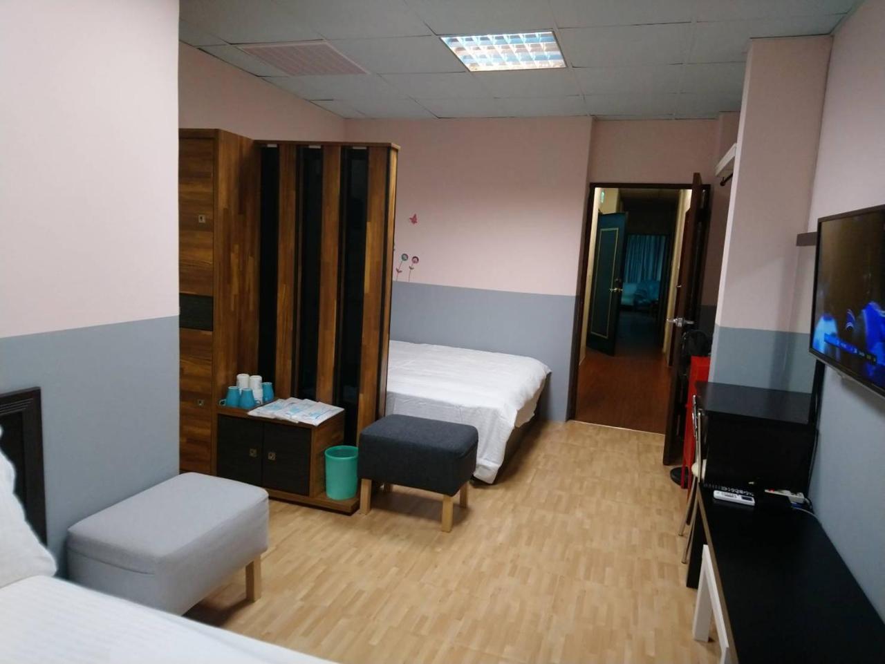 Papa Bear'S Guesthouse Taichung Buitenkant foto