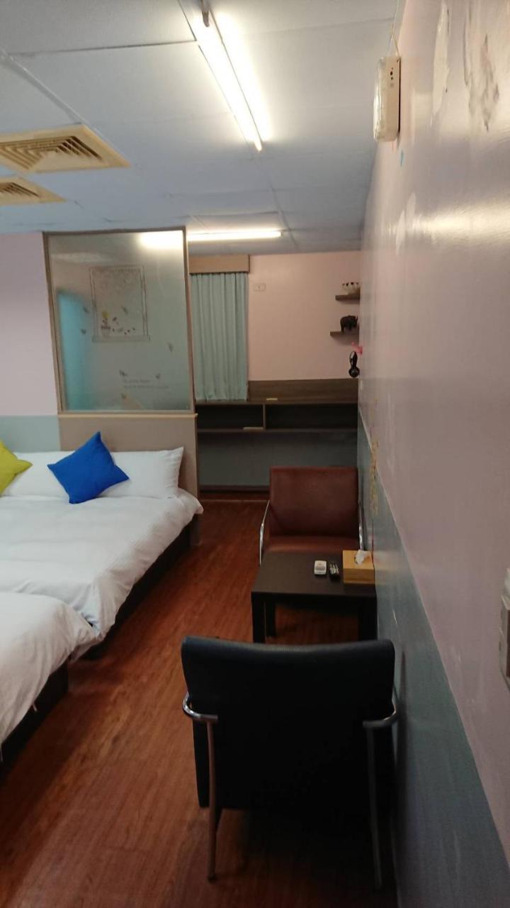 Papa Bear'S Guesthouse Taichung Buitenkant foto