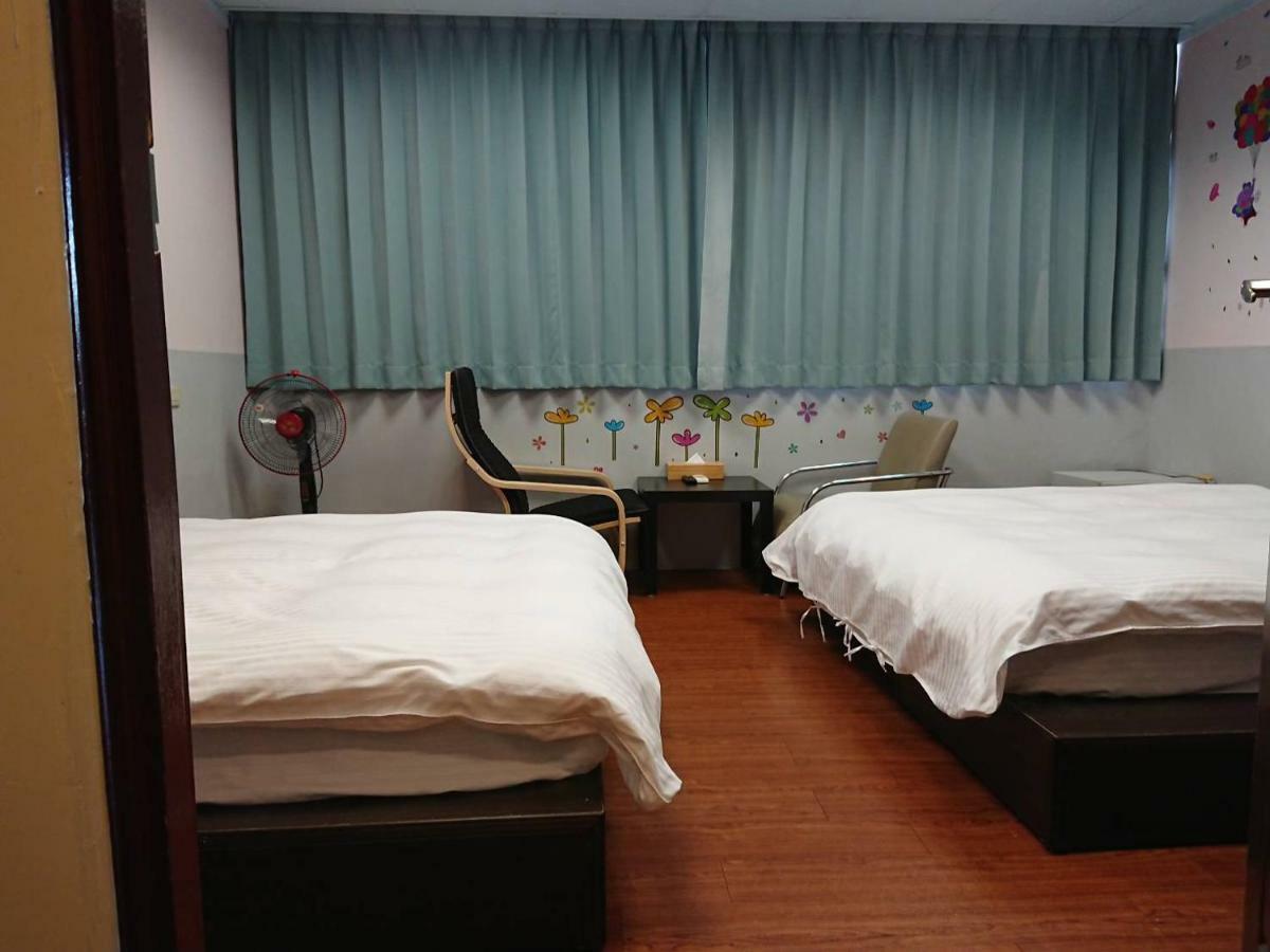 Papa Bear'S Guesthouse Taichung Buitenkant foto