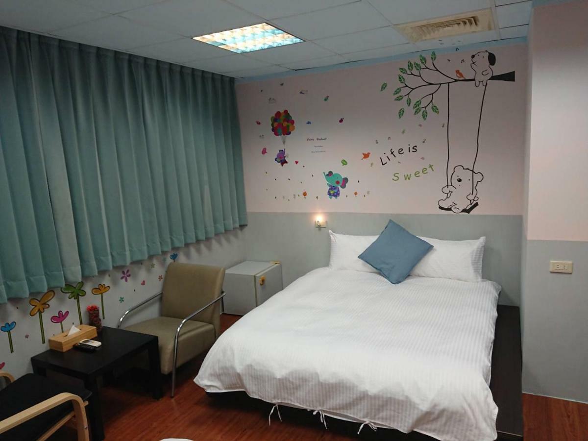 Papa Bear'S Guesthouse Taichung Buitenkant foto
