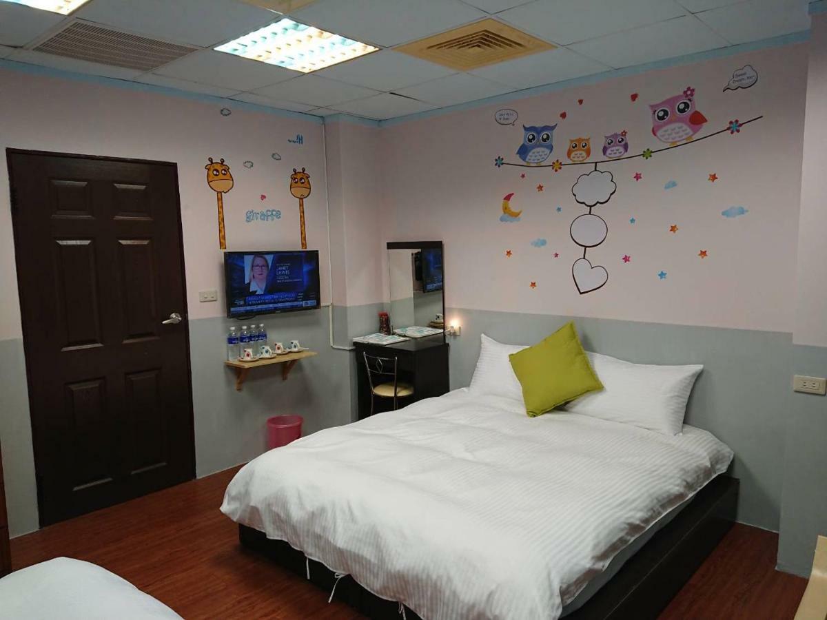 Papa Bear'S Guesthouse Taichung Buitenkant foto
