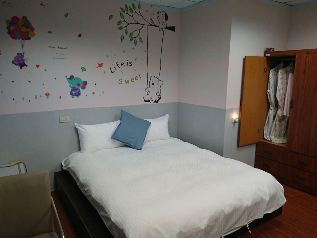 Papa Bear'S Guesthouse Taichung Buitenkant foto