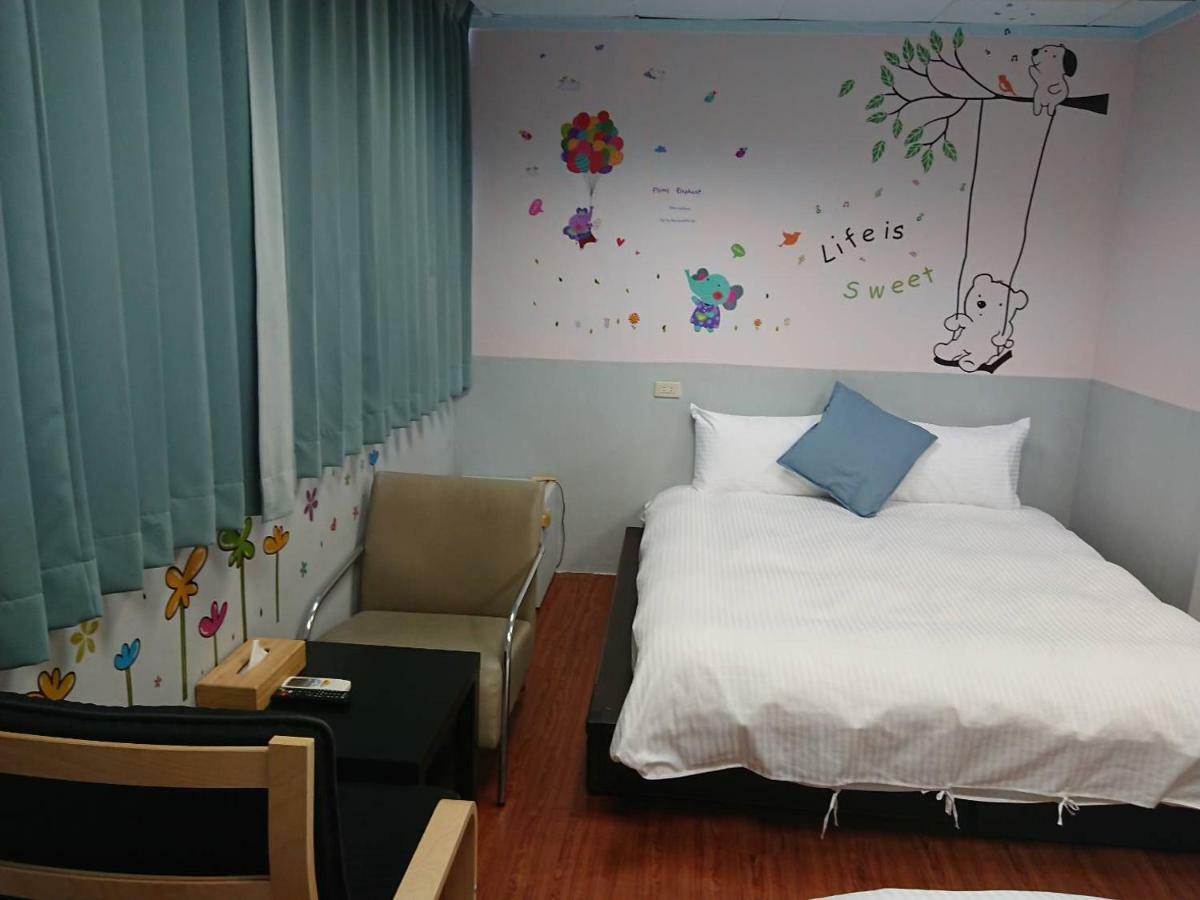 Papa Bear'S Guesthouse Taichung Buitenkant foto