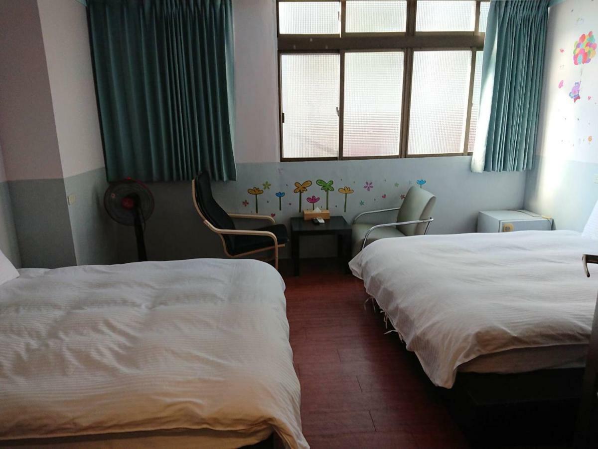 Papa Bear'S Guesthouse Taichung Buitenkant foto