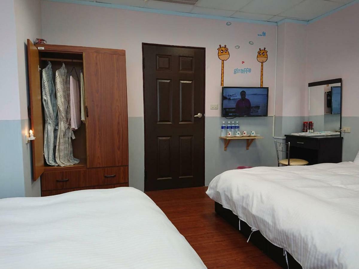 Papa Bear'S Guesthouse Taichung Buitenkant foto