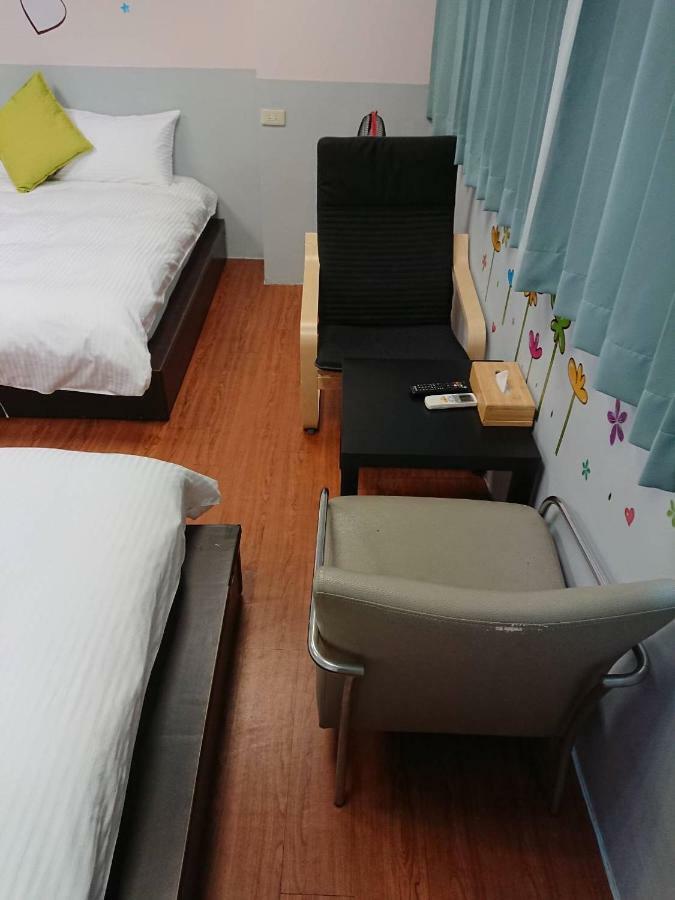 Papa Bear'S Guesthouse Taichung Buitenkant foto