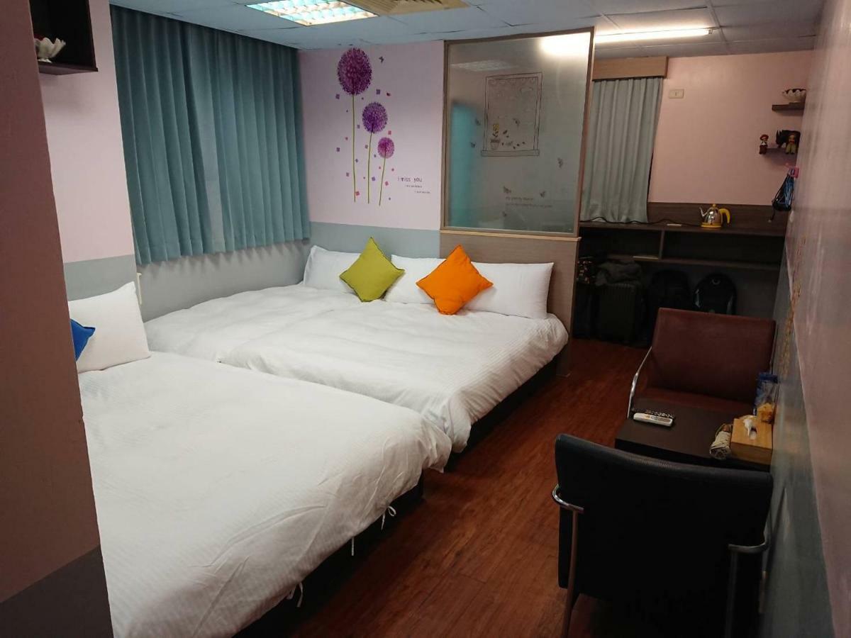 Papa Bear'S Guesthouse Taichung Buitenkant foto