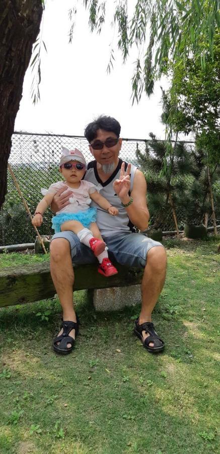 Papa Bear'S Guesthouse Taichung Buitenkant foto
