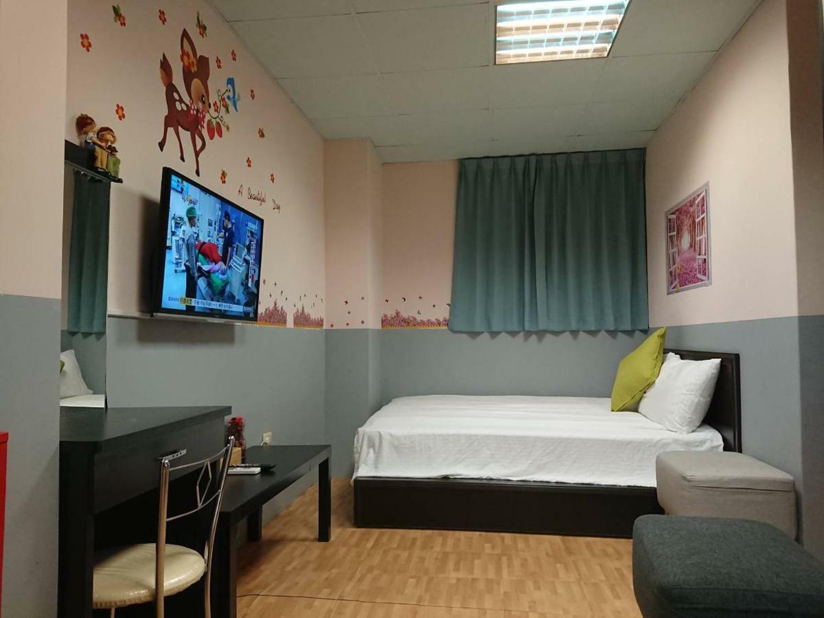 Papa Bear'S Guesthouse Taichung Buitenkant foto
