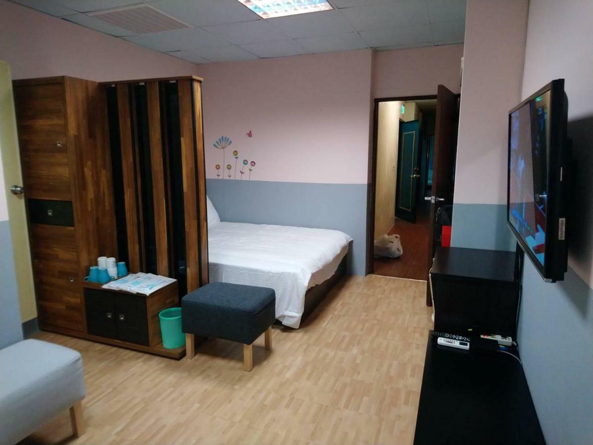 Papa Bear'S Guesthouse Taichung Buitenkant foto